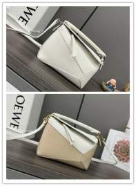 Picture of Loewe Handbags _SKUfw239916871fw